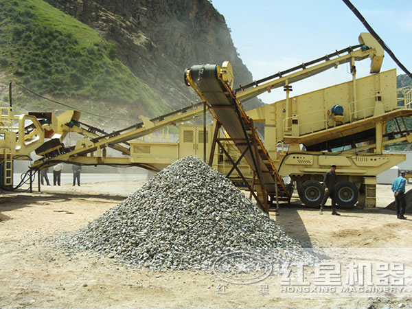 移動式制砂機生產(chǎn)現(xiàn)場 移動式制砂機生產(chǎn)現(xiàn)場