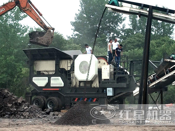 車(chē)載碎石整形機(jī)工作現(xiàn)場(chǎng) 車(chē)載碎石整形機(jī)工作現(xiàn)場(chǎng)