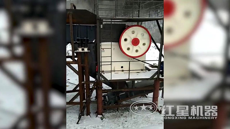 小型鄂破機冰天雪地也能行動自如 小型鄂破機冰天雪地也能行動自如