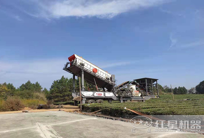 輪胎移動制砂機客戶現(xiàn)場 車載移動制砂機客戶現(xiàn)場